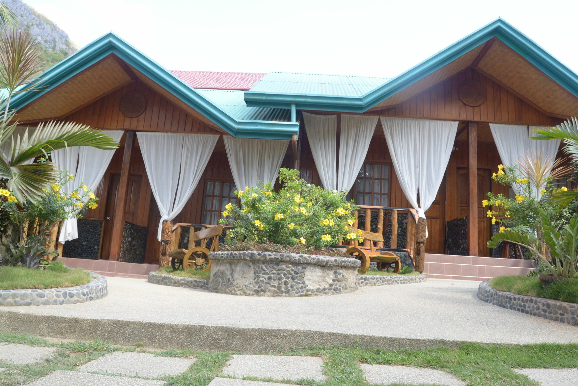 OYO 696 Jurias Garden Hotel El Nido Exterior foto